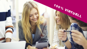 Eine Arbeitsgruppe arbeitet gemeinsam an einem Projekt mit Laptop und Tablet – im Blickfang steht "100% virtuell"